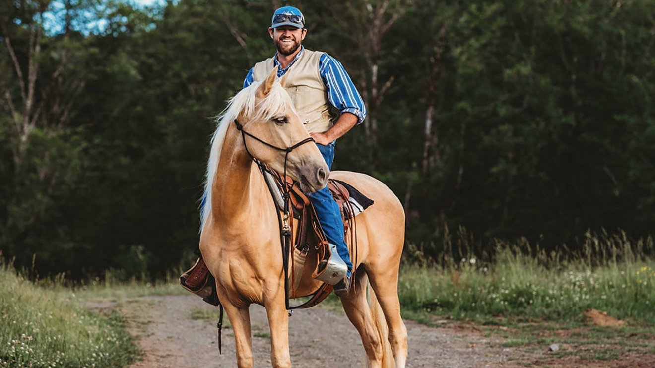 Max Young Teaches Horses Trust - Trainer and Breeder Specializes in All-around Tennessee Walking Horses