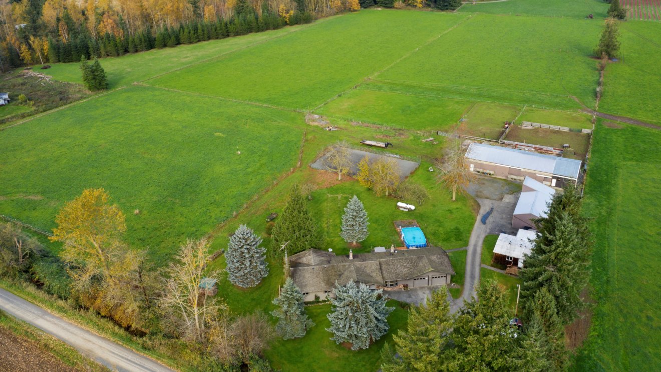 3498 Mack Road Everson, WA - well-appointed equestrian farm on 19.7 acres