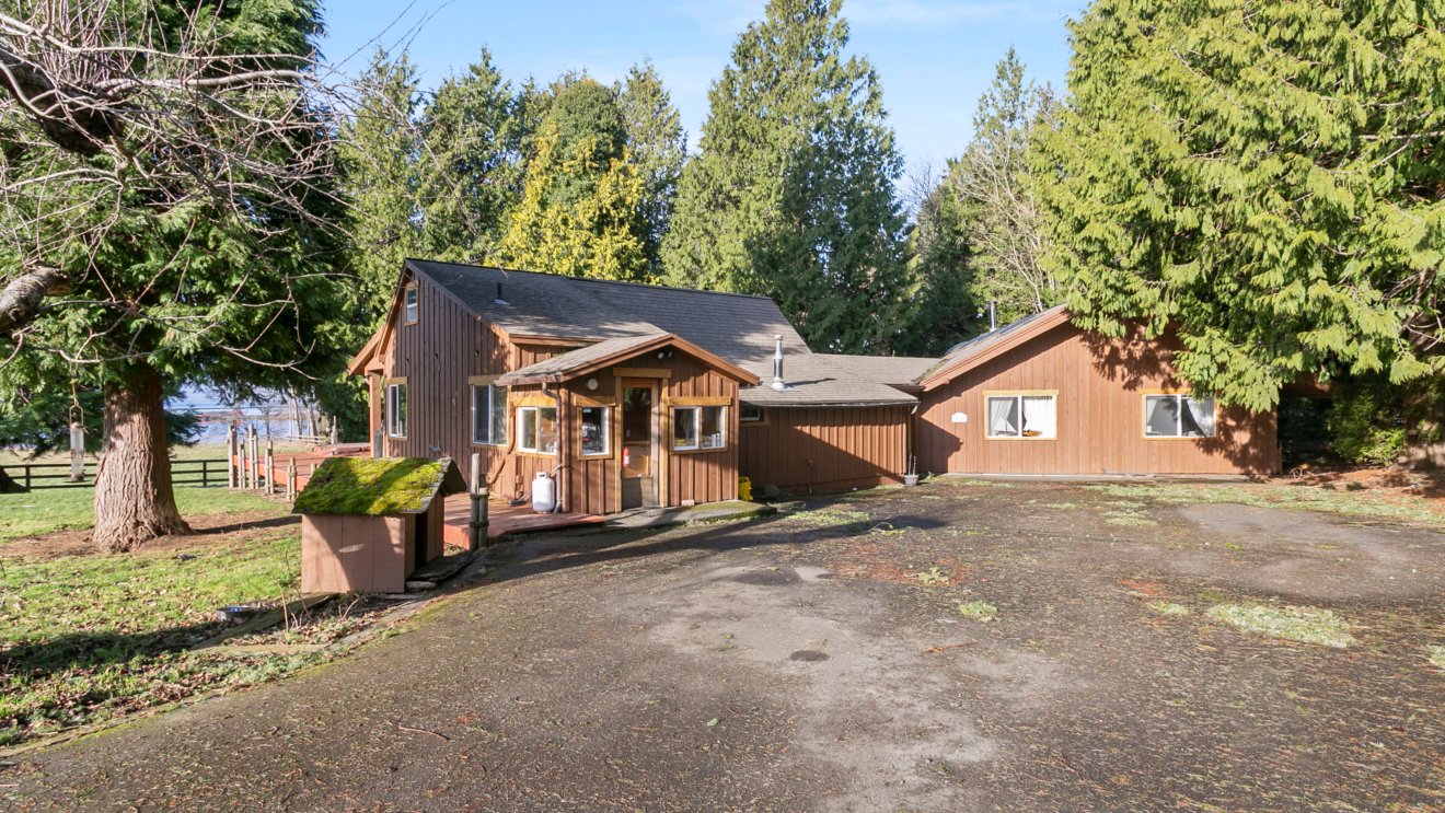 3635 Haxton Way, Bellingham, WA - Private waterfront horse back riding & beachfront