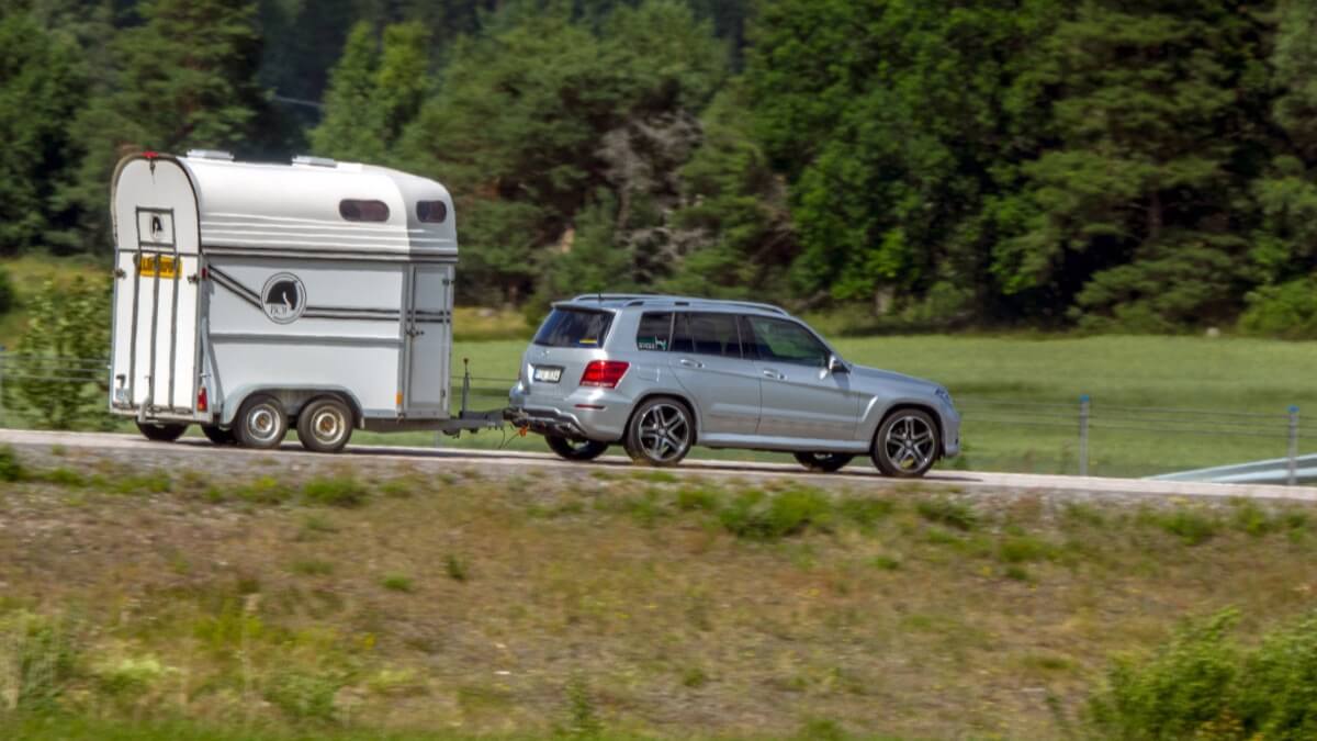 Tips for Fuel Savings for Your Horse Trailer Towing Vehicle